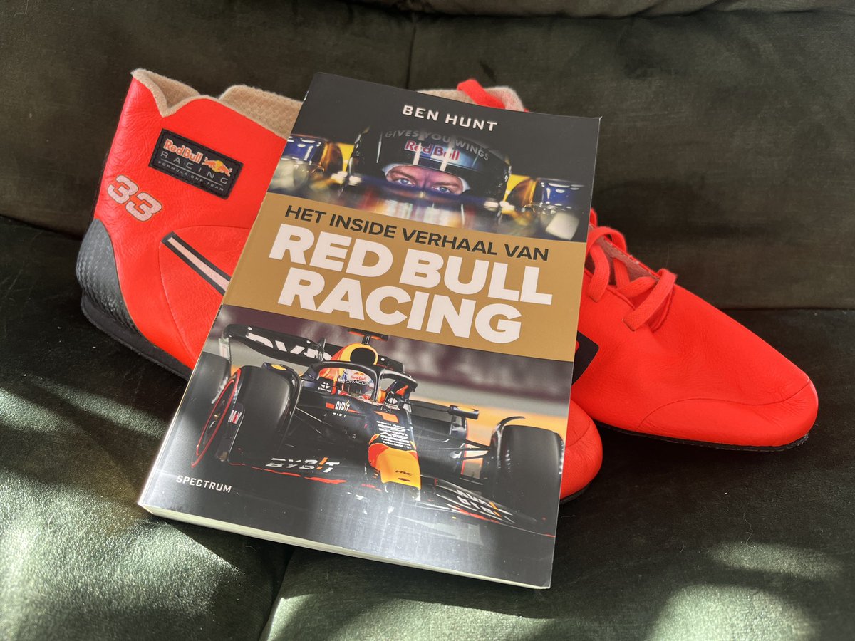Charreljalving's tweet image. Zoals beloofd! Ik zou nog een #F1 boek weggeven; “Het inside verhaal van Red Bull Racing”

Winnen? Doe dan even deze 2 dingen:

⁃Volg mijn Twitter account
⁃Like deze tweet

Zondag avond loot ik een winnaar via commentpicker.com 🎰

Good luck! 🍀
