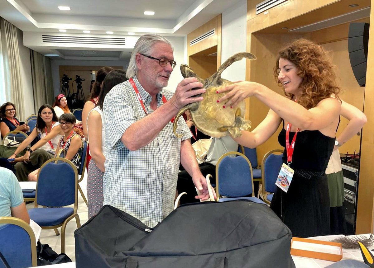UdcVet's tweet photo. La mañana se ha completado con una charla y taller práctico muy interesante, sobre las actividades lúdicas para la divulgación, a cargo de @tgalgar y @RocioDeIriarte, expertas en divulgacion del @mncn_csic ✨️

#CursoVeranoUCM #RetosDivulgaciónUCM https://t.co/59BtxO8yvc