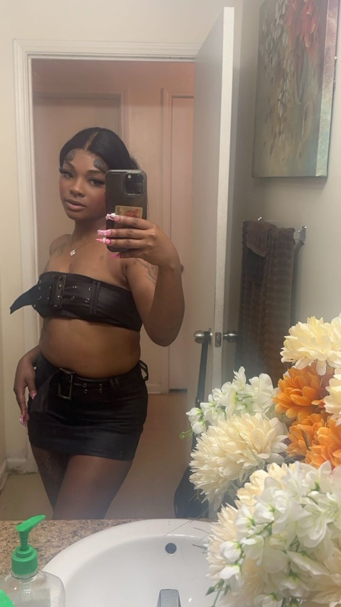 Q U E E N 👑. tweet media