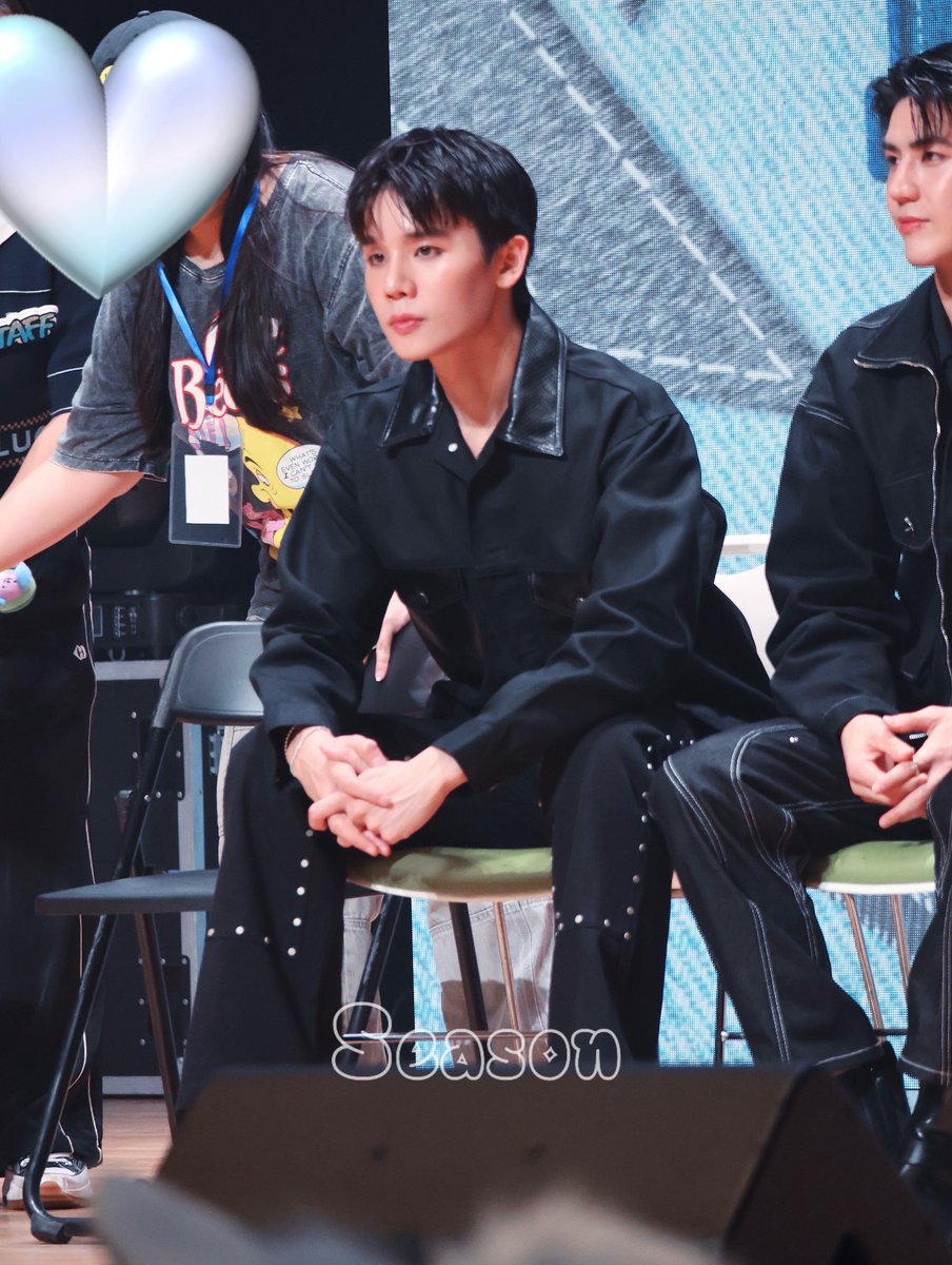 nkhei1's tweet photo. 240622
💜🩵

#GMMTVFANDAY11
#OGJSFANDAYxSEOUL
#JSxFANDAY11inSeoul
#jimmyyjp @jimmyyjp_ 
#sea_tawinan @Sea_tawinan 
 #JimmySea #จิมมี่ซี https://t.co/py6OZEOeLb