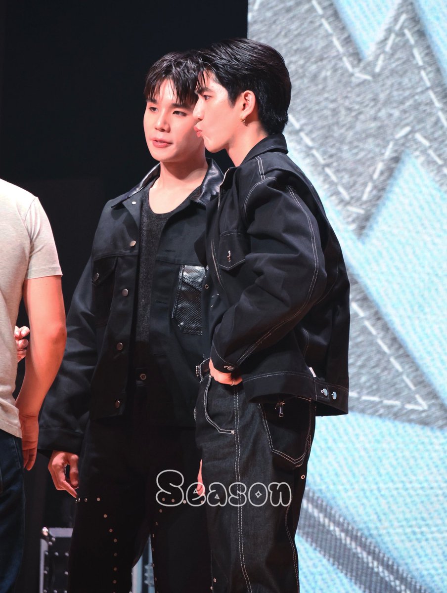 nkhei1's tweet photo. 240622
💜🩵

#GMMTVFANDAY11
#OGJSFANDAYxSEOUL
#JSxFANDAY11inSeoul
#jimmyyjp @jimmyyjp_ 
#sea_tawinan @Sea_tawinan 
 #JimmySea #จิมมี่ซี https://t.co/py6OZEOeLb