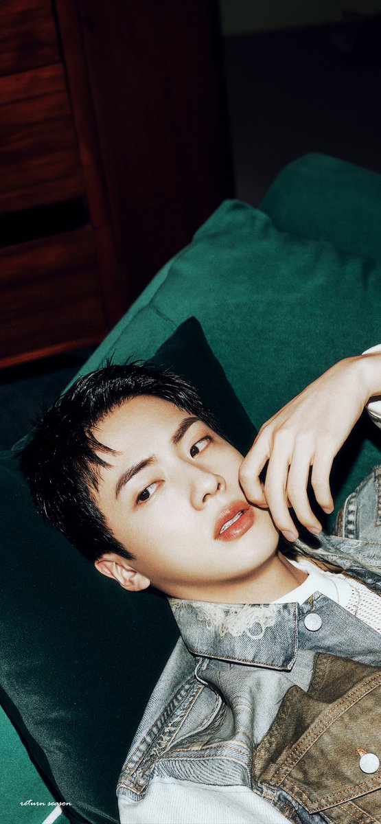 return_season's tweet photo. 240710 위버스 매거진 석진

2340*5064 https://t.co/YvgY5eM9C5