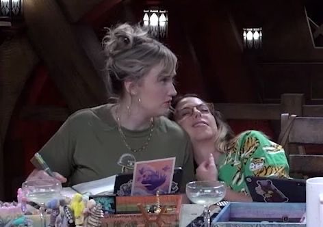 mslaudnatemult's tweet photo. Laura Bailey as my two moods https://t.co/xyhgt0IbEA