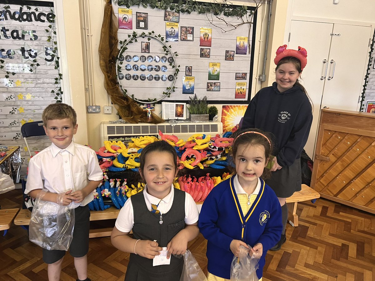 HolySpiritWA9's tweet photo. Thank you to all of our #HolySpiritTeam and #Year6 for helping run our Summer fayre today! We had a wonderful time! 🕊️😀 https://t.co/zjylhUWrVj