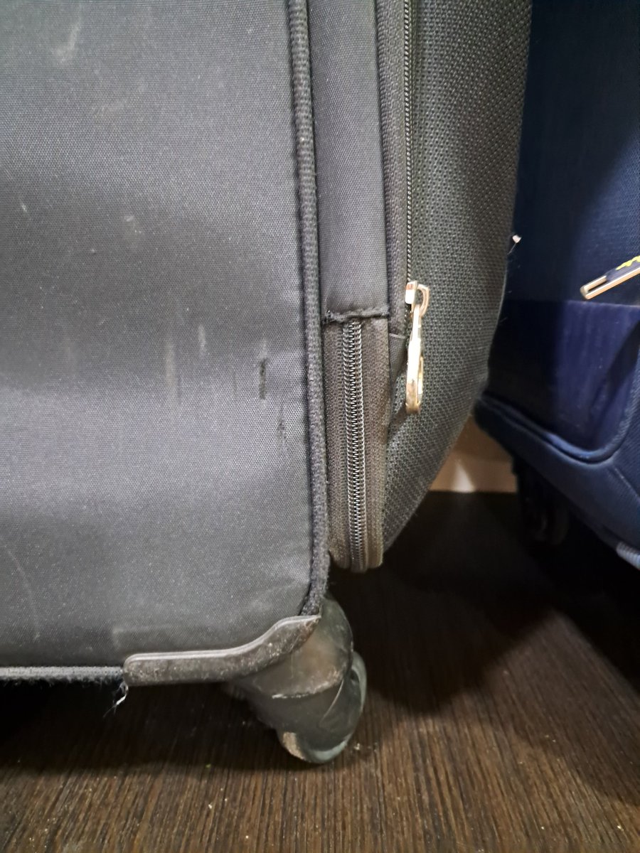 mohitgp's tweet photo. Hey @airindia, For PNR 674FJB NRT-DEL you damaged both my suitcases (one of them was brand new). Something sharp cut all the way through at the same place on both bags. Check the pattern. https://t.co/8GMN8OD0rw