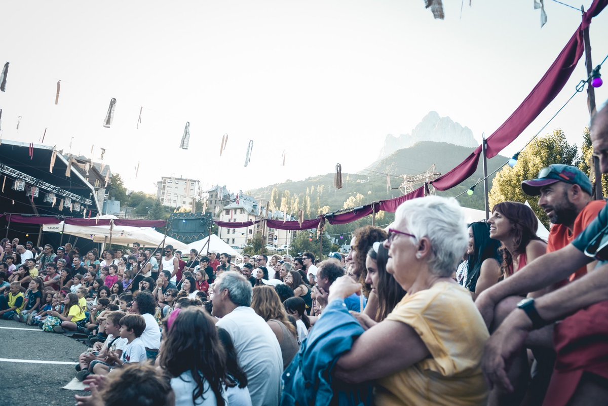 ¡Así fue la noche de ayer con el concierto de <a href="/Mallacanofizial/">Mallacán ofizial</a> !🙌🏼
Y también una tarde cargada de teatro y humor para toda la familia con Teatro sobre ruedas🤹‍♀️

¡Seguimos con programación gratuita hasta el 28 de julio! Toda la info en mundoensallentfestival.com📲