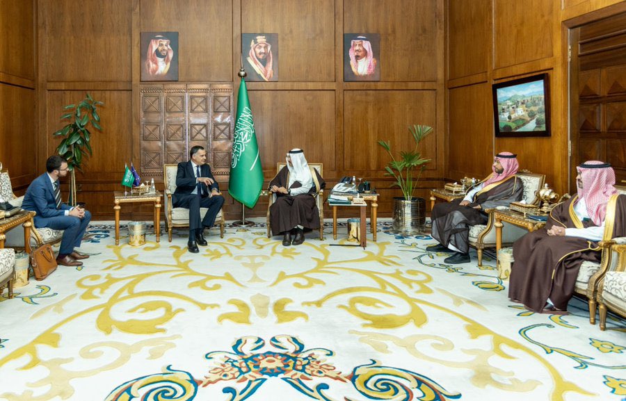 استقبل أمير منطقة عسير، الأمير #تركي_بن_طلال في مكتبه بديوان الإمارة، سفير الاتحاد الأوربي لدى المملكة كريستوف فارنو والوفد المرافق له.
وجرى خلال الاستقبال تبادل الأحاديث الودية والموضوعات ذات الاهتمام المشترك.