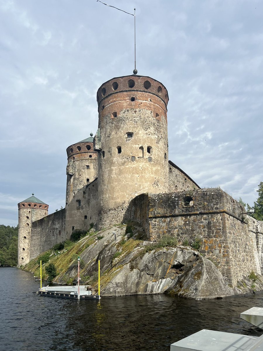 Koska Turun linnaa ollaan nyt purkamassa (Armas Puolimatkan perikunta osti tontin Jethrolta, ja paikalle on nyt@tulossa Rusta, Puuilo ja parkkipaikkoja. Ikävä uutinen. Mutta ymmärrän, että Turun linnassa oli paljon hukkaneliöitä ja ei pidä
muutosvastarintaisesti jumittua
