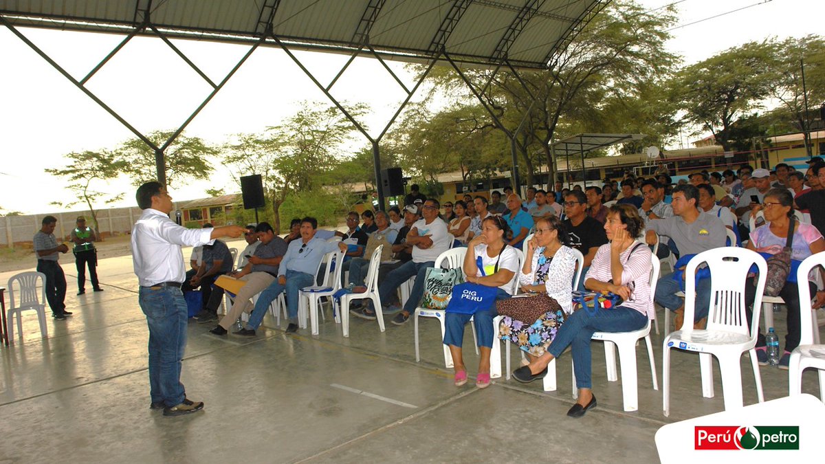 Perupetrosa's tweet photo. Ejerciendo su derecho a estar informada, la población de Los Órganos, participó en el evento realizado ayer miércoles 10 de julio, en el I.E. Augusto Salazar Bondy, para conocer las actividades y plan de trabajo que implementará el nuevo operador del Lote X. #Hidrocarburos #LoteX https://t.co/uV9spTwNIq