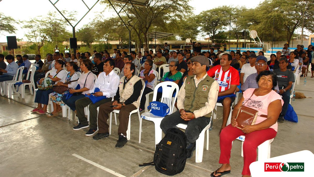 Perupetrosa's tweet photo. Ejerciendo su derecho a estar informada, la población de Los Órganos, participó en el evento realizado ayer miércoles 10 de julio, en el I.E. Augusto Salazar Bondy, para conocer las actividades y plan de trabajo que implementará el nuevo operador del Lote X. #Hidrocarburos #LoteX https://t.co/uV9spTwNIq