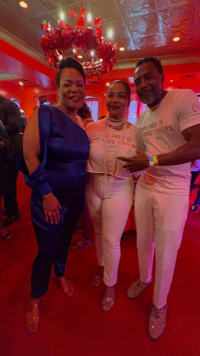 pdmnola's tweet image. Had an amazing time at the Mayor's Essence Welcome Experience! 🙌🏾✨ Huge thanks to Mayor LaToya Cantrell for inviting us. The love and energy at @essencefest were truly unforgettable.

#TimeTwoMovie #FoxandRob #EssenceFilmFestival #BestFeatureDocumentary #NewOrleans #PDMNola504