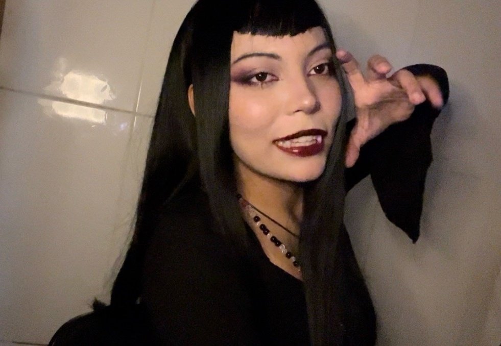 Vampireg0th4's tweet image. Eu posso sugar o seu sangue?🧛‍♀️