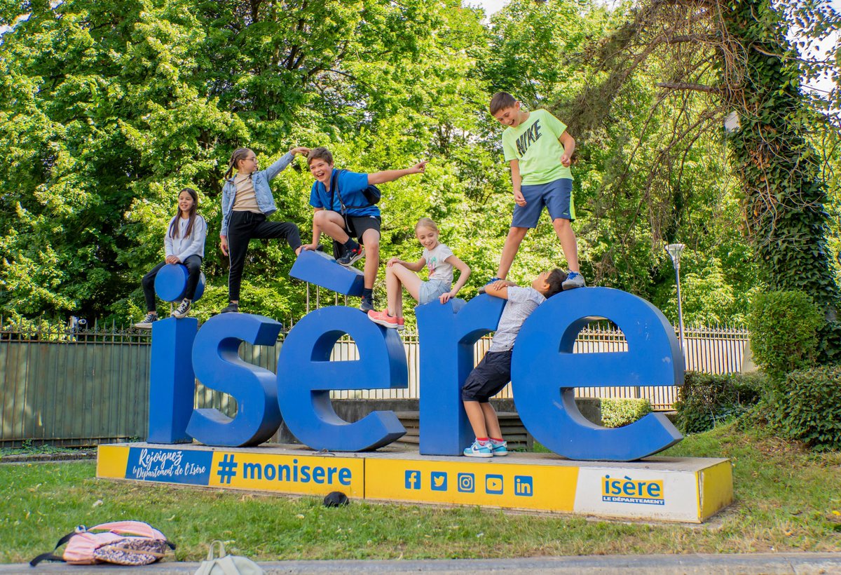 Bravo à tous nos jeunes pour cette année scolaire ! 👏

Futurs collégiens, collégiens, diplômés du #Brevet… Nous sommes fiers de vous et vous souhaitons de bonnes vacances bien méritées !