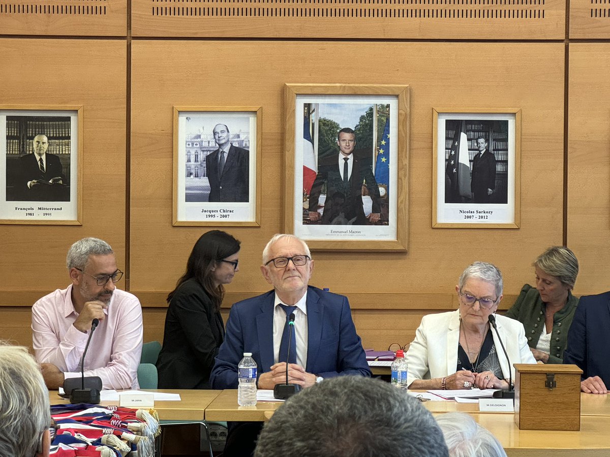 damienadam76's tweet photo. Très heureux de participer au conseil municipal de la mairie de Déville lès Rouen qui a procédé à l’élection de Mirella Deloignon comme Maire de la commune.

Bravo @dominiqugambier pour ces 30 années d’engagement pour la ville et hauts les cœur à Mirella qui prend la suite ! https://t.co/h37yZP3JGV