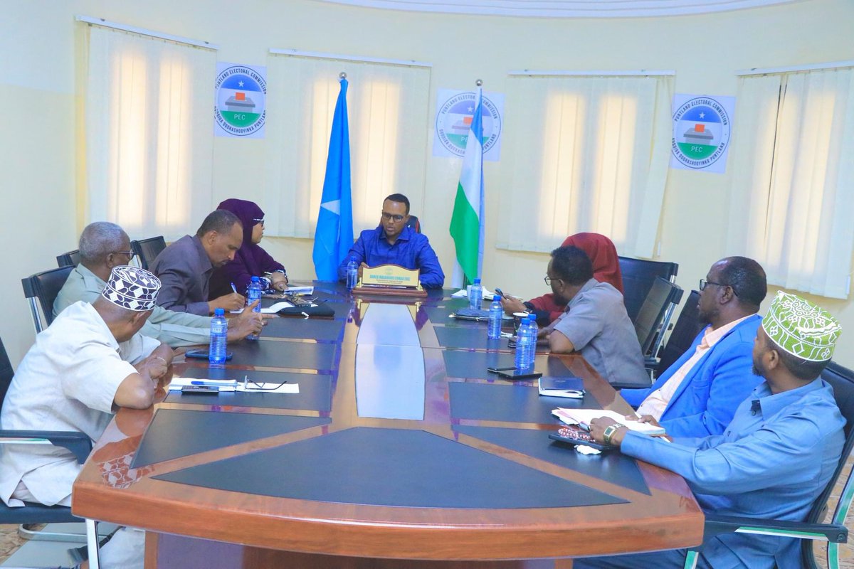 PECPuntland's tweet photo. Guddoomiye kuxigeenka PEC ahna sii hayaha Guddoomiyaha Mudane Ahmed Mohamoud, ayaa shir-Guddoomiyay Shirka asbuuclaha ah ee Guddiga, kulanka ayay Guddigu uga doodeen habka ay usocoto wacyigelinta Doorashada golaha degaanka saddexda degmo ee #Garowe, #Dangorayo iyo #Godob-jiiraan. https://t.co/UcIHGD0DFJ