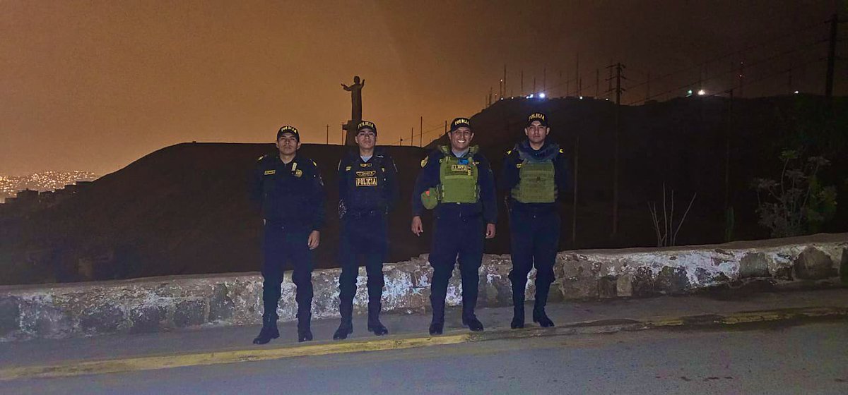 LimaRegion's tweet photo. ¡LLEGAMOS HASTA EL MORRO!🚨
#DivpolSur2| Desde esta madrugada, efectivos de la #CíaChorrillos se encuentran resguardando el Morro Solar de Chorrillos, esto con el fin de prevención de Delitos y Faltas en los alrededores. ¡LLEGAMOS A TODOS LADOS! 👮🏻‍♂️🚔 #viralntt https://t.co/3eSl5tjDe9