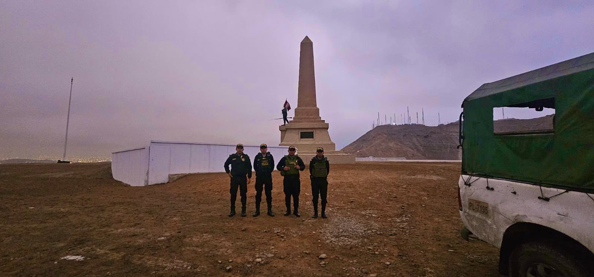 LimaRegion's tweet photo. ¡LLEGAMOS HASTA EL MORRO!🚨
#DivpolSur2| Desde esta madrugada, efectivos de la #CíaChorrillos se encuentran resguardando el Morro Solar de Chorrillos, esto con el fin de prevención de Delitos y Faltas en los alrededores. ¡LLEGAMOS A TODOS LADOS! 👮🏻‍♂️🚔 #viralntt https://t.co/3eSl5tjDe9