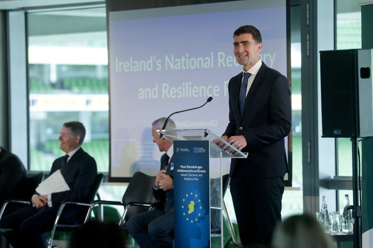 jackfchambers's tweet photo. Very pleased to meet with and welcome delegates from Ireland &amp; the EU to the National Recovery &amp; Resilience Fund event alongside @Paschald &amp; @kodonnellLK.
Ireland 🇮🇪 has now received over €300m to support green &amp; digital investment creating economic opportunities for the future. https://t.co/i8fJ7ltJ1e