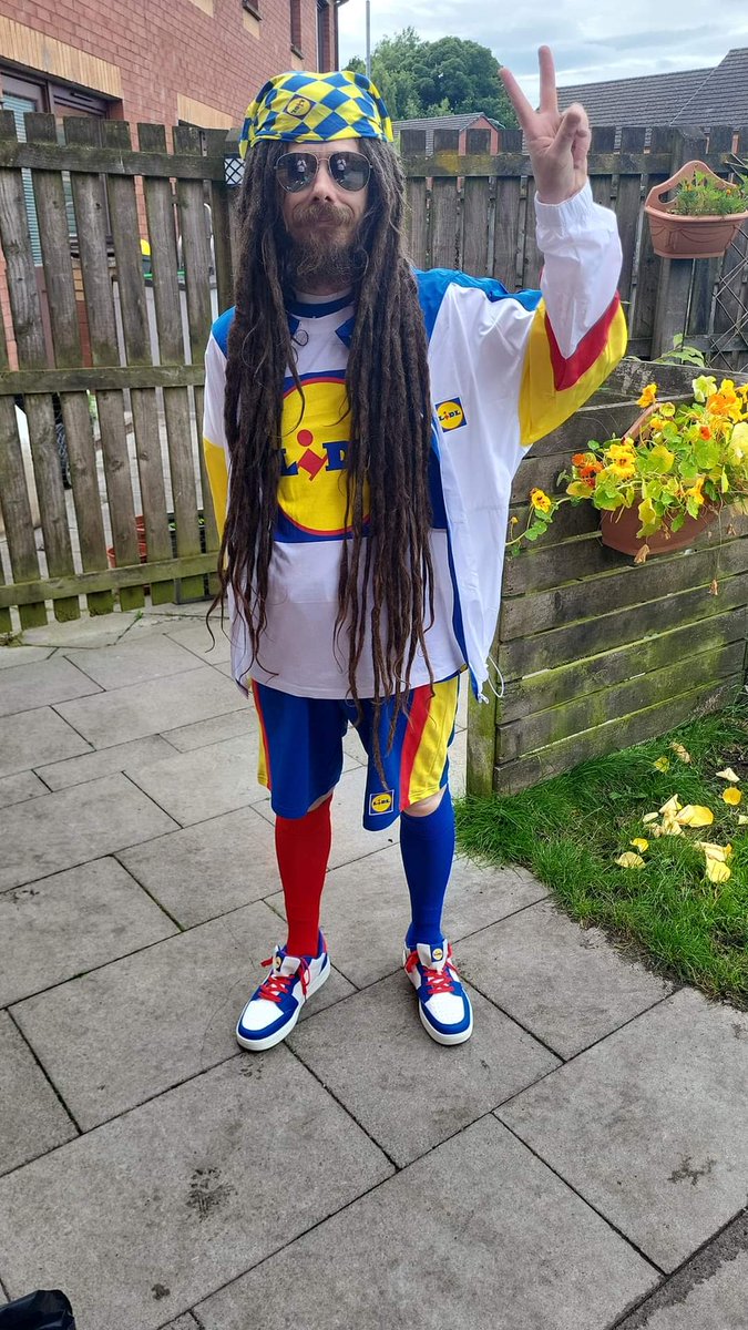billythomson's tweet photo. @TRNSMTfest @LidlGB 
My big brother all set for Trnsmt tomorrow , the man needs some recognition 🕺🕺❤️❤️
#trnmst https://t.co/vI1sd5uWjA