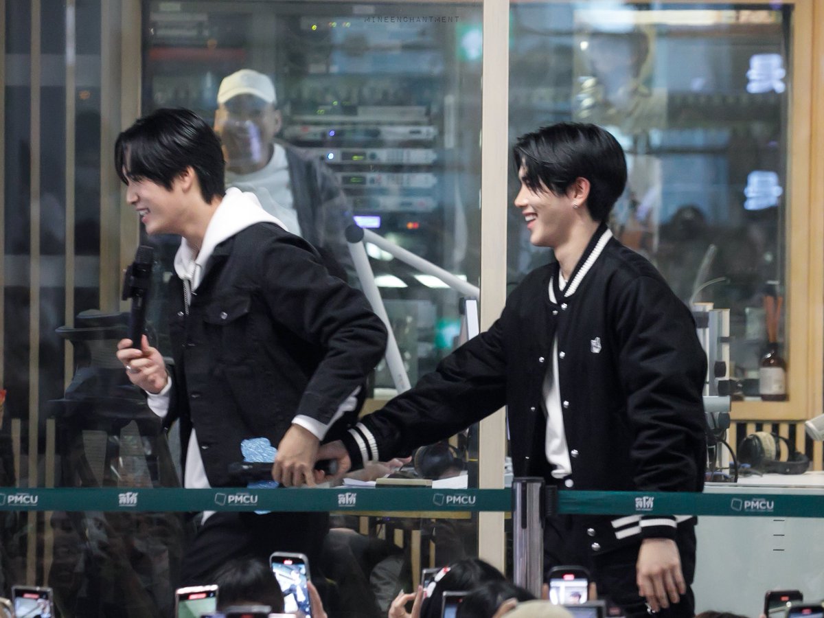 itsmanee_'s tweet photo. มึง เอาดีๆ กูร้องไห้ เห็นรูปนี้แล้วไห้ นุน้องเจมเป็นพลังบวก เป็นเอเนอจี้ให้ตะฟ้ดจริงๆ😭😭😭😭😭😭😭😭 https://t.co/DgHEmc9YQb