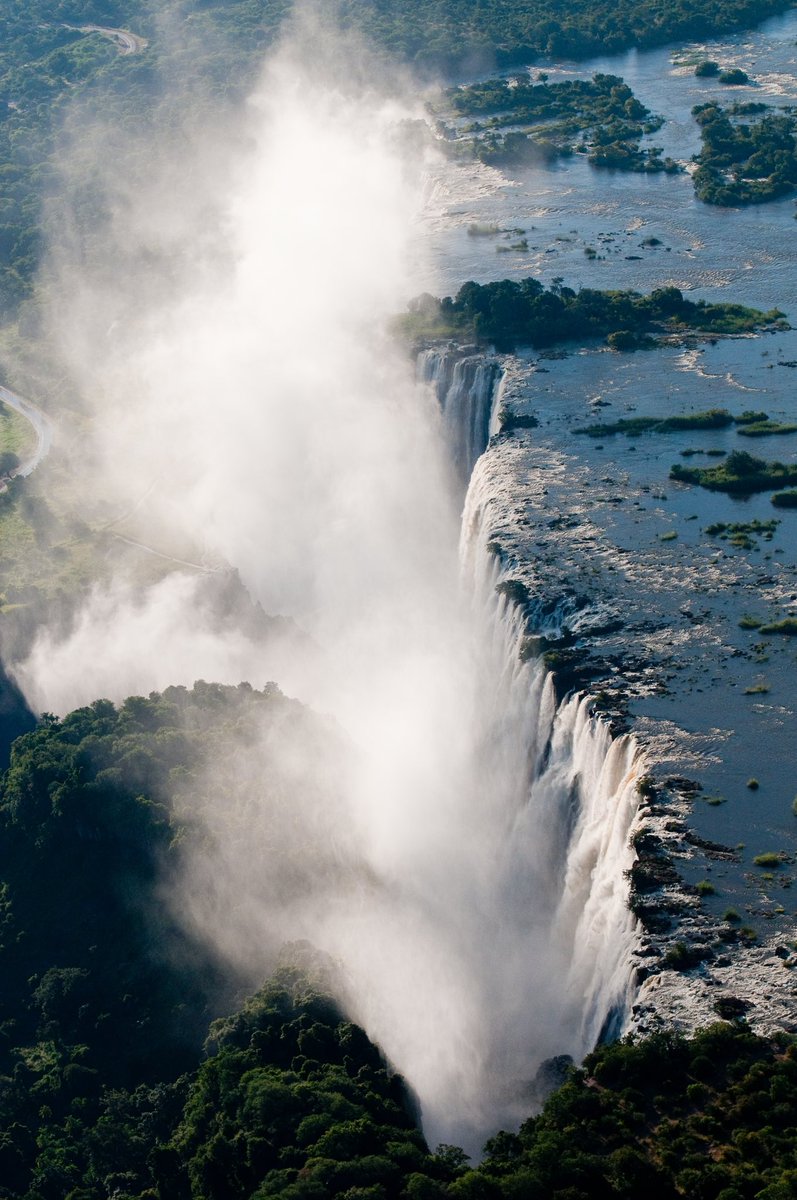 ZtaUpdates's tweet photo. The Majestic Mosi Oa Tunya in all its glory!
“Scenes so lovely must have been gazed upon by angels in their flight”.
#Mapopoma
#TheSmokeThatThunders
#VictoriaFalls
#VisitZimbabwe https://t.co/iBSwbn04Ce