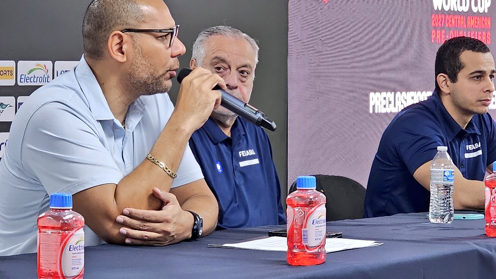 JerryQuijadaTv's tweet photo. #OFICIAL EN VIVO x @TigoSports_SV del 17 al 21 de julio, Centroamericano de Baloncesto rumbo al Mundial @FIBA_es @AmeriCup
¡Todos al Adolfo Pineda a apoyar a los nuestros. Los precios de $3 y $5 x día!
🇸🇻🏀
Horario de juegos 5PM y 8PM
@ybukele
@fesabal
#COCABA https://t.co/P6Uqz5MT1O