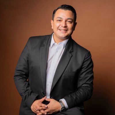 Muy bien, señor diputado, <a href="/ByronRodriguezP/">Byron Rodrìguez P. 🇬🇹</a> lo que quieren los independientes es sobornar a los diputados muertos de hambre. 🎭 #Corrupción #EnVivo #XLegislatura #SesionExtraordinaria