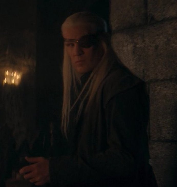 Daemon diciendo que iba a juntar un ejército para Rhaenyra. 

El en Harrenhal haciendo cosplay del tuerto: