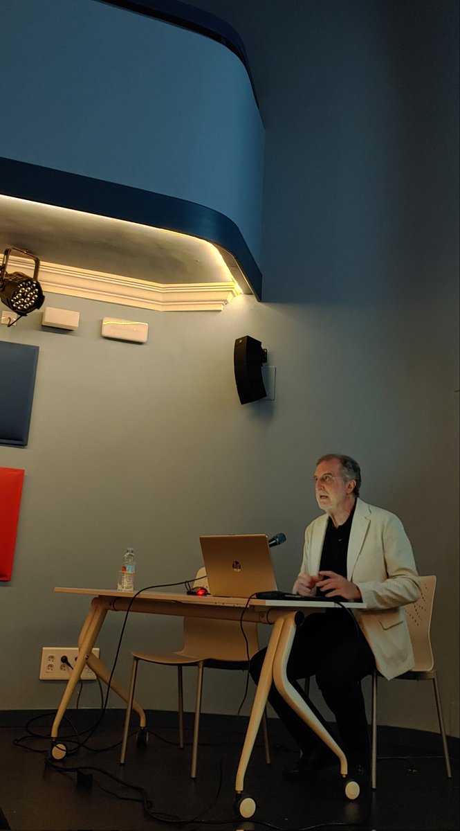 RSanEmeterioP's tweet photo. #RomanArquiDecano
"La ciudad que queremos: Proyectar un futuro compartido".
Conferencia del prof. dr arquitecto @JmEzquiaga en Santander invitado del campus de verano de la Universidad de Cantabria. @unican #urbanismo #arquitectura #architecture @coacan #urbanism #santander https://t.co/BXeLS4lp7S