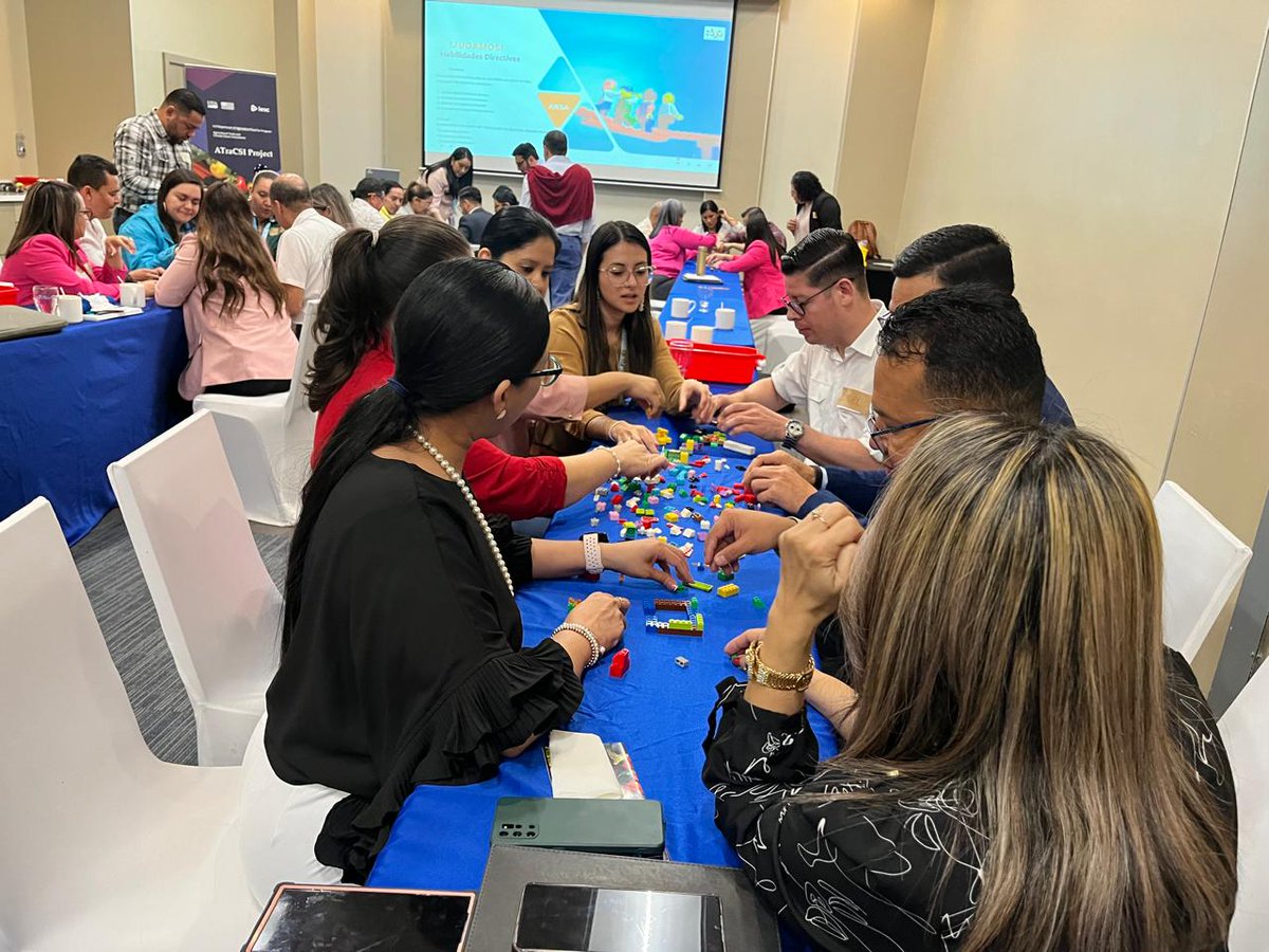 ProyectoATRACSI's tweet photo. Hoy en 🇭🇳, promovemos el fortalecimiento de habilidades blandas en 40 funcionarios públicos, con el objetivo de formar líderes de alto desempeño.

🎯Su liderazgo es fundamental para el funcionamiento ágil de las instituciones, lo que favorece un comercio más eficiente. https://t.co/MCuPRIthKV
