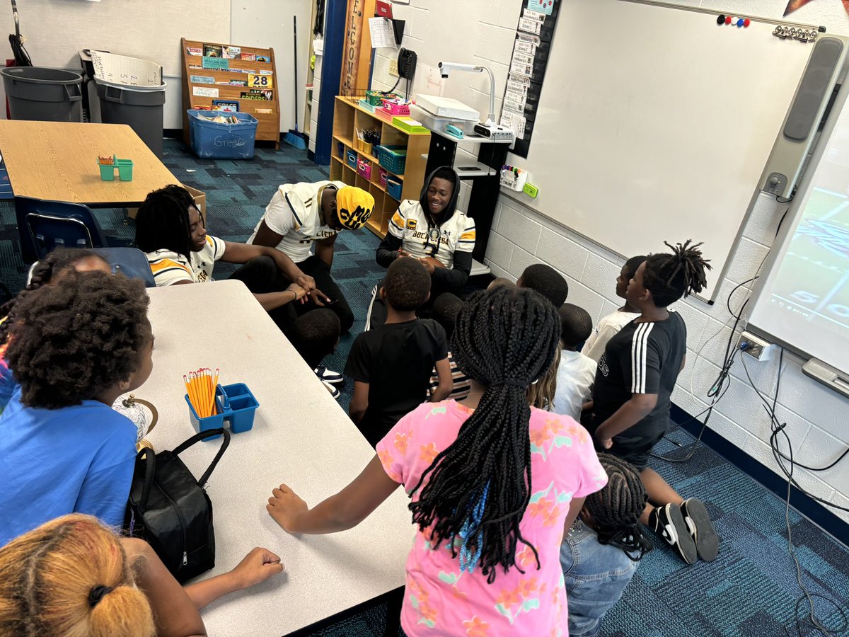 The Pirates invaded the Falcons nest at Fairmount Park Elementary today. Being just a football player is no longer enough on this ship 
🏴‍☠️ Go Pirates! 
#EliteMindset #PirateInvasion