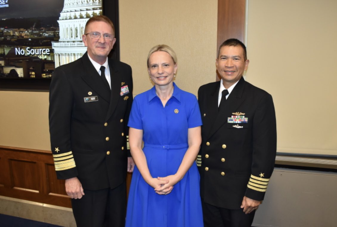 RepSpartzOffice's tweet photo. Informative breakfast hosted by 
@NavSeaCrane this week to share important defense industry innovation happening in Indiana. Always great connecting with fellow Hoosiers visiting DC! @INFarmBureau @Venturewell @AUTM @StVincentIN https://t.co/LRDfEVXuVB