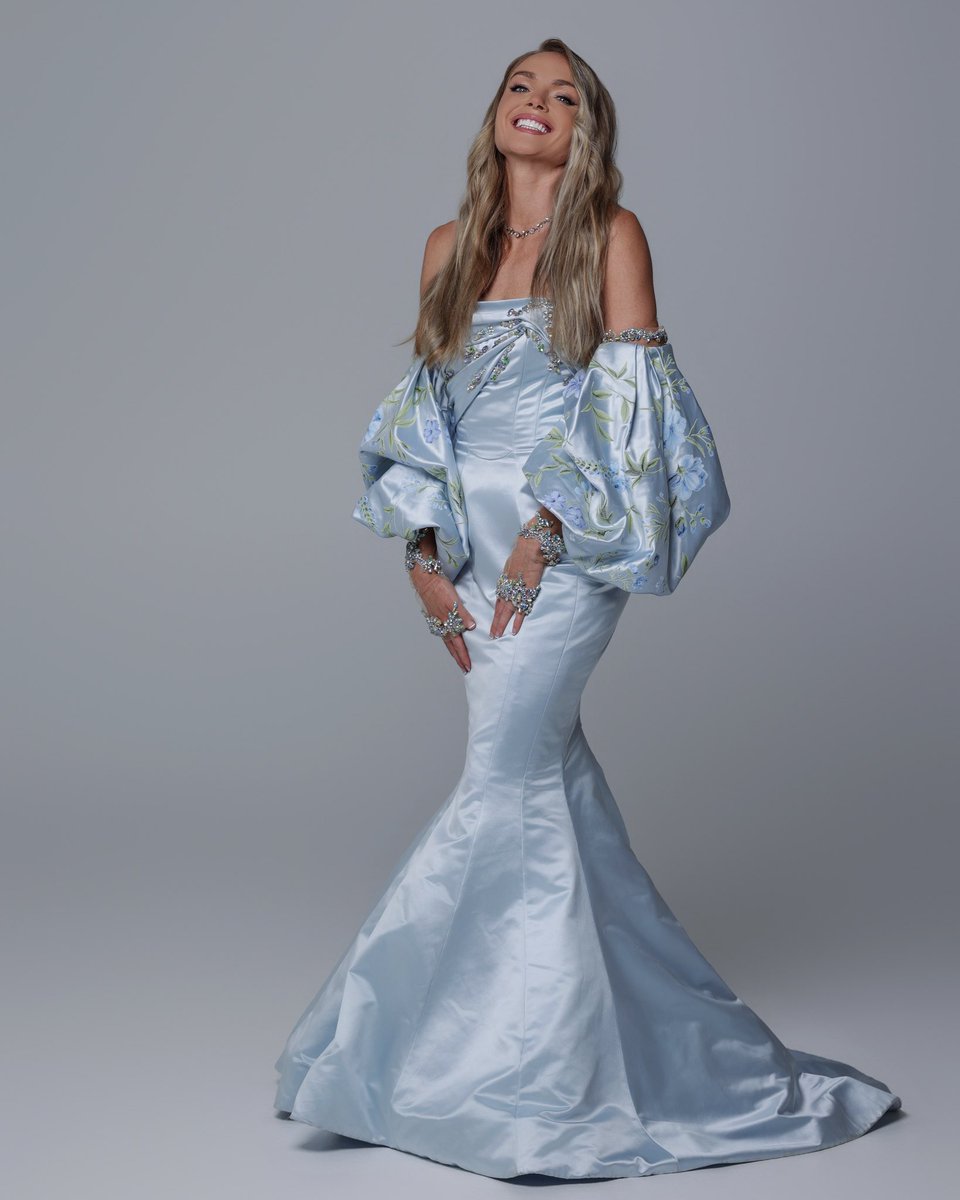 Chari Hawkins tweet media