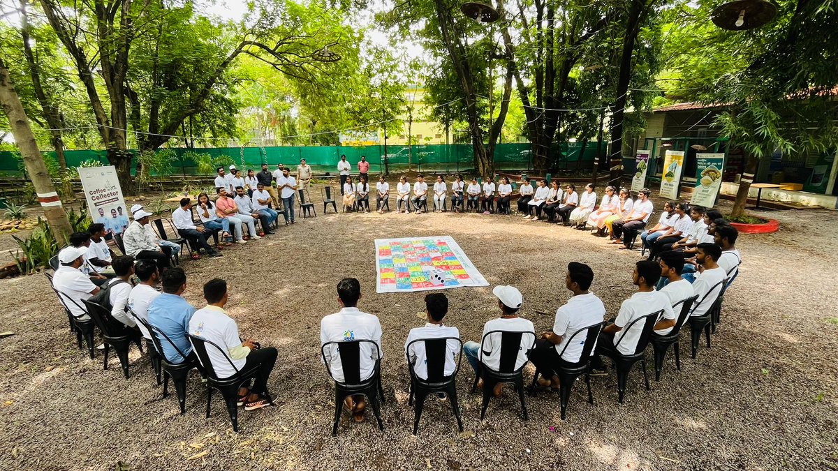 MamtaDe13380047's tweet photo. Celebrating a Year of Impact! 🎉 

Yuvoday volunteers shared their inspiring experiences with district officials at the Coffee with Collector event.

Together, we’ve made a difference in our community!
Here’s to many more years of service and growth!✨

@YuvodayDurg @UNICEFIndia https://t.co/nINk1tQM4i