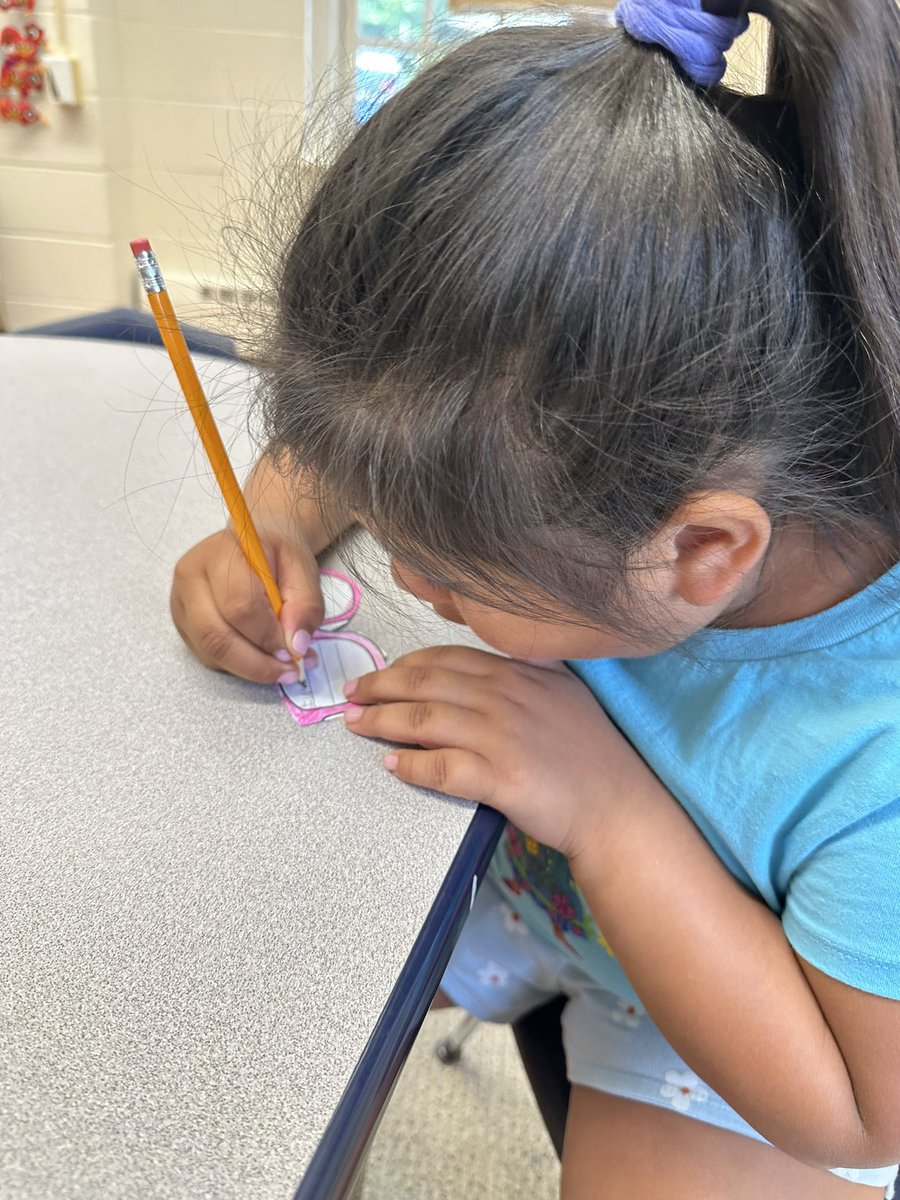 Erika_Goldman's tweet photo. Whatβs on your summer bucket list? πͺ£ In our classroom, a lot of friends want to learn how to swim, spend time with family and go to the beach! @HorizonsJS @rbpsEAGLES #6weeksofhappiness #RBBisBIA https://t.co/arGmrv7RNy