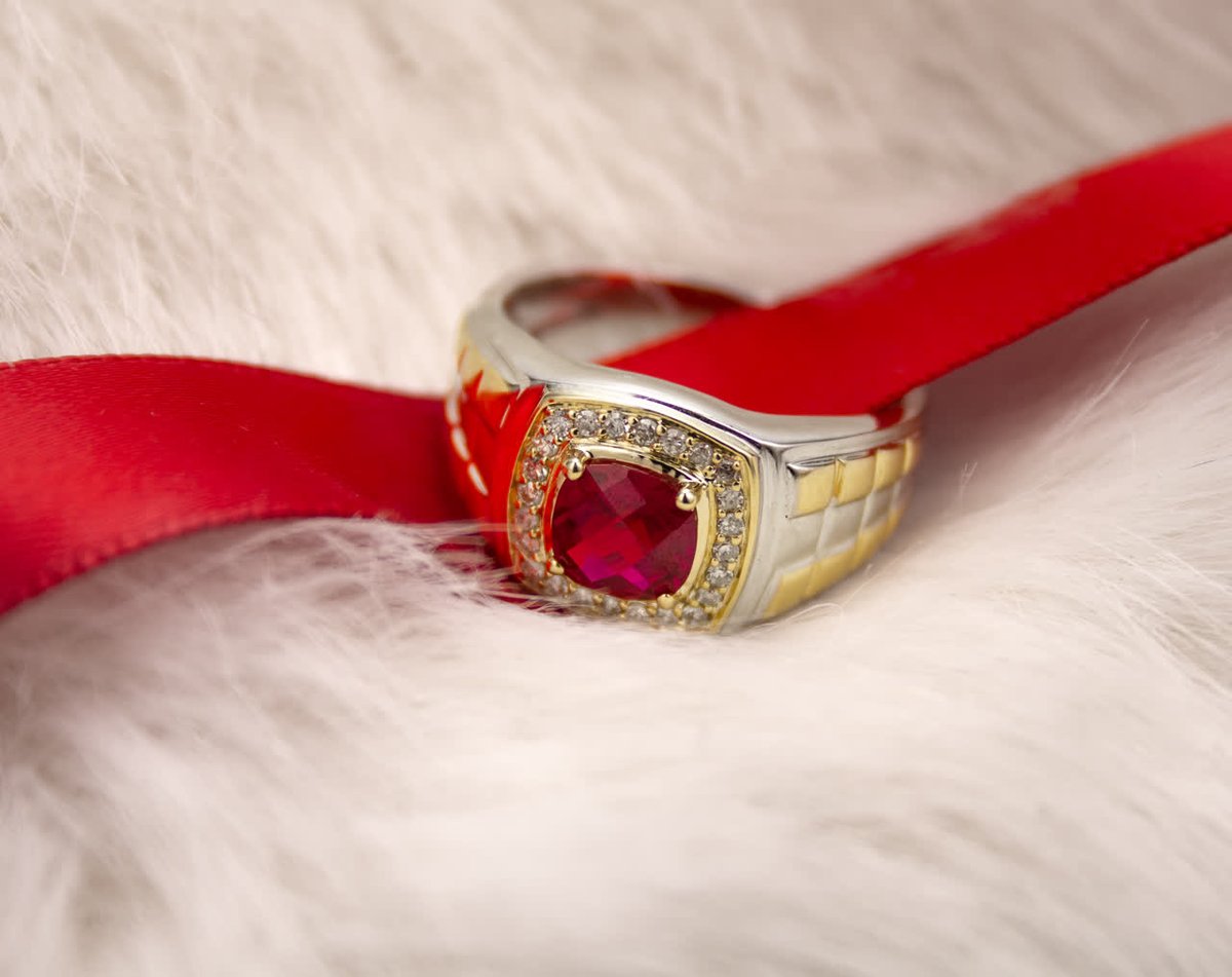 DunkinsDiamonds's tweet image. ❤️ Ruby, the birthstone for July, symbolizes love and passion. Find the perfect ruby jewelry piece for the special July baby in your life at Dunkin&apos;s Diamonds. Our collection is sure to impress! #RubyBirthstone #JulyJewelry #DunkinsDiamonds
