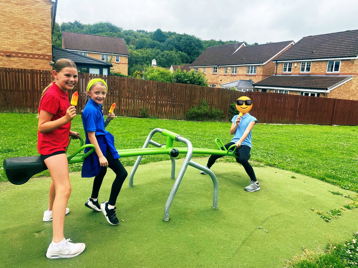 Running club celebrated their last run of the year today with a run to the park and an ice-lolly each.