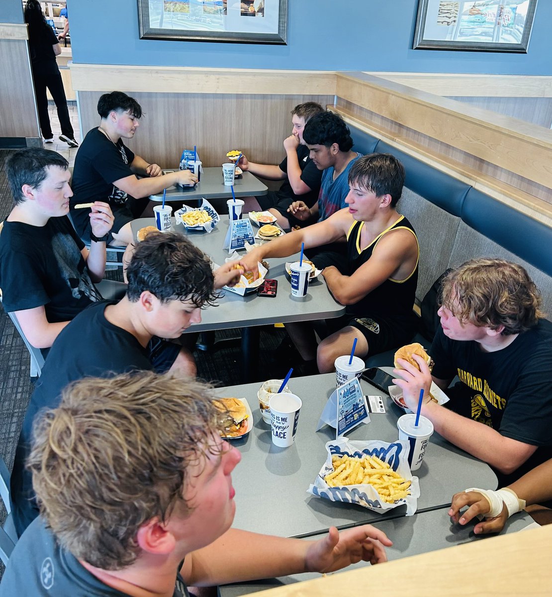 HittinHornets1's tweet photo. LINEMAN LUNCH!!
Nothing is given, everything is EARNED!
Put in the work, reap the benefits.
#AllAboutUs #HogsAndDogs https://t.co/0mNa8MfjMX