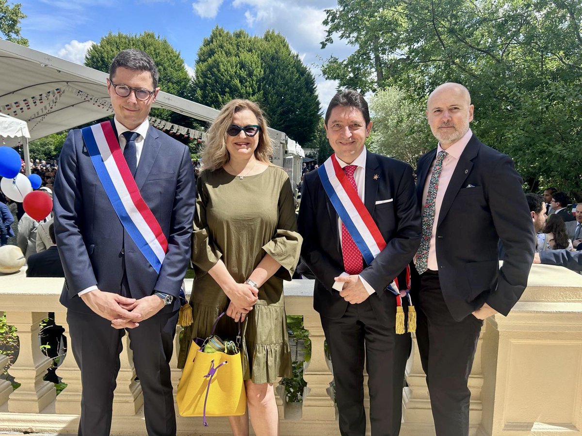Bastille Day à la Résidence.
À l’image des discours cordiaux de Mme <a href="/AmbDuchene/">Hélène Duchêne</a> et d’un représentant du nouveau gouvernement britannique, rassemblement républicain avec
- @CaureVincent Député 
- <a href="/MarianneMgn/">Marianne Magnin, FRSA</a> Pdte MDFE
- <a href="/OlivierCadic/">Olivier Cadic</a> Sénateur 
- <a href="/LaurentBatut/">Laurent Batut</a> Délégué consulaire