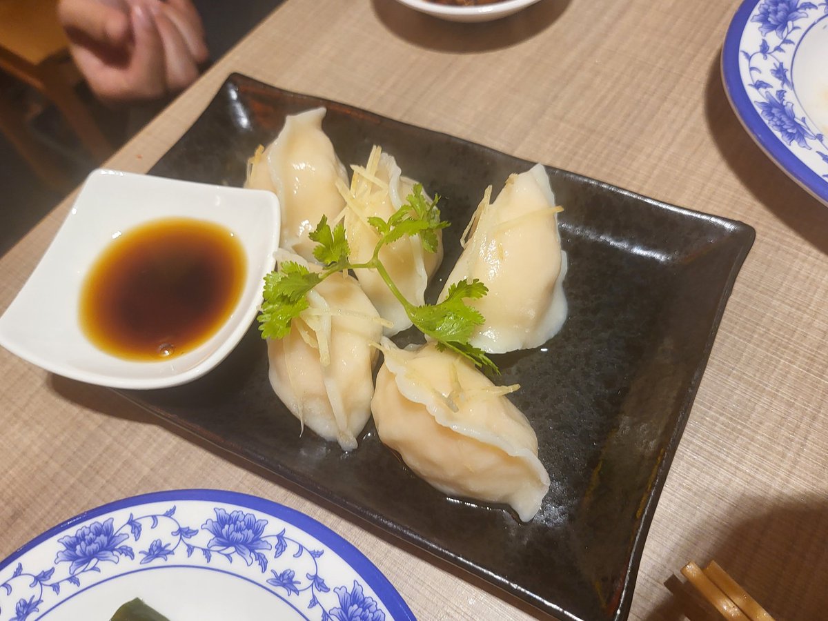 watarujin1110's tweet photo. #GUNAI@神戸三宮
二度目の三宮横町。ビールに餃子は正義。ニンニク醤油が👍️
#餃子 https://t.co/apMvU4FiU9