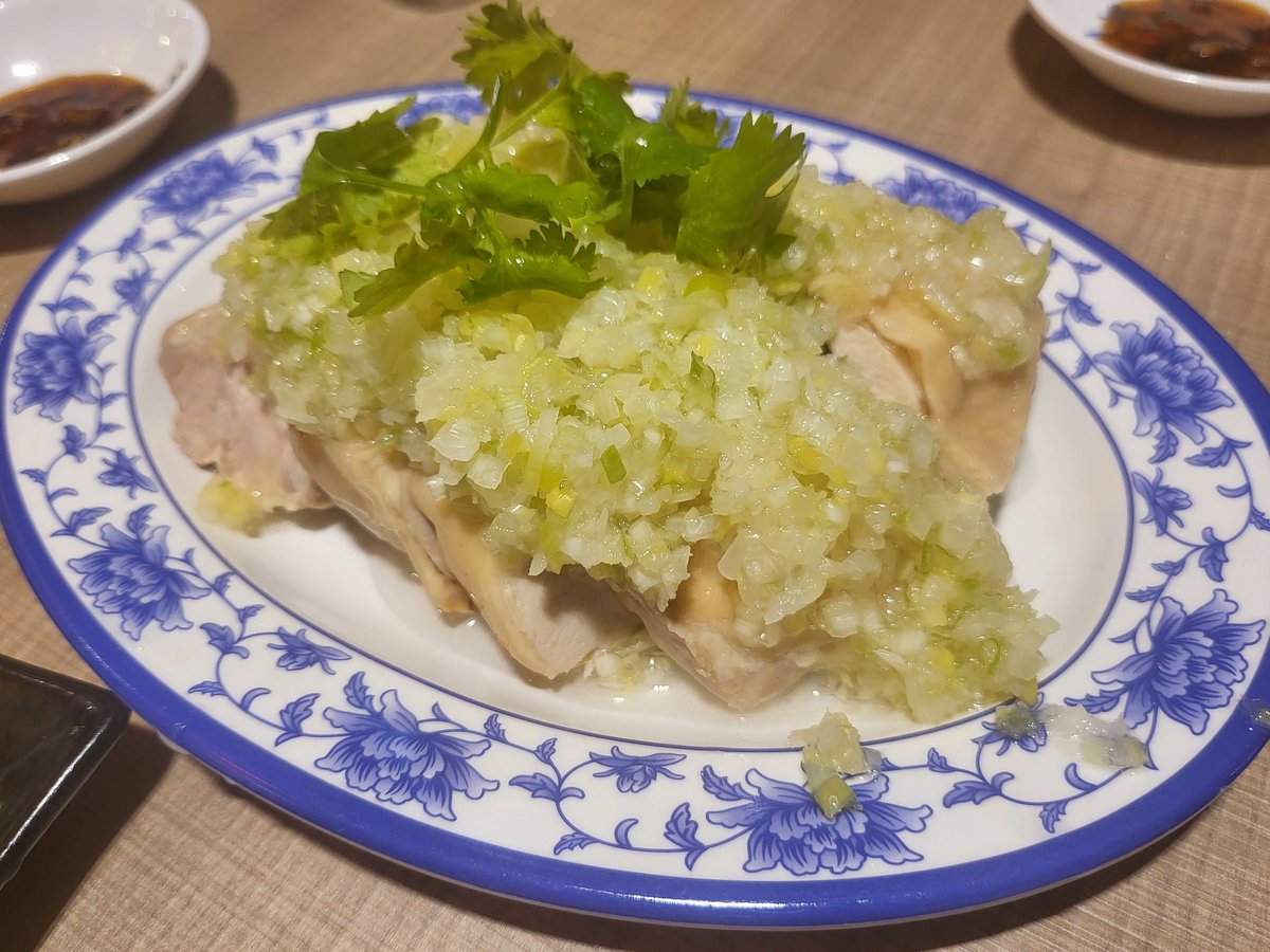 watarujin1110's tweet photo. #GUNAI@神戸三宮
二度目の三宮横町。ビールに餃子は正義。ニンニク醤油が👍️
#餃子 https://t.co/apMvU4FiU9