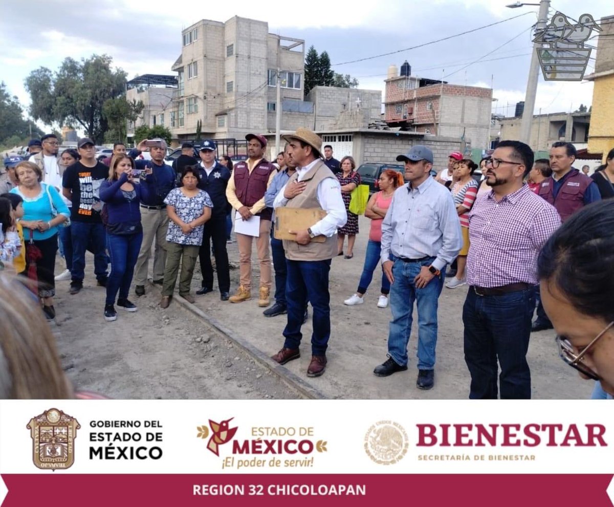 servidoreslpblo's tweet photo. El pasado 8 de julio, la Gobernadora la maestra Delfina Gómez, coordino de la mano de la secretaria del bienestar, encabezada por nuestro secretario Juan Carlos González Romero, y en compañía del director regional, la entrega de apoyos a personas damnificadas por  las lluvias. https://t.co/xYpCKzLzyE
