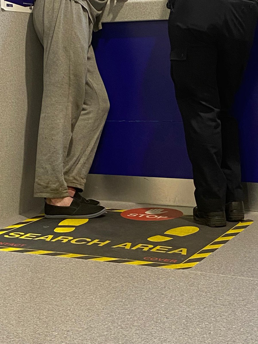 MPSUxbridgeTC's tweet photo. Great spot by our team today 👀🔎 with a wanted male now in custody for recall to prison.

#AlwaysLooking, #CommunityCrimeFighting, #MyLocalMet.

@LoveUxbridge, @HillingdonVoice, @Hillingdon, @MPSHillingdon. https://t.co/pkXhV1U4VU