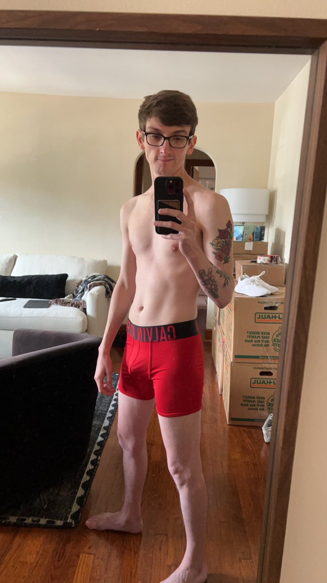codysredflannel's tweet photo. did planks for the first time in forever and didn’t die! https://t.co/2ykKrONpJ8