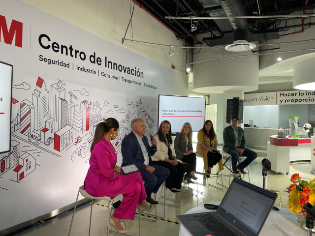 bettsmo's tweet photo. Programa de Mentoría: Conectando a universitarios con líderes ejecutivos de 3M #3Mer https://t.co/0MIXj5K12t https://t.co/pgnwkJ046g