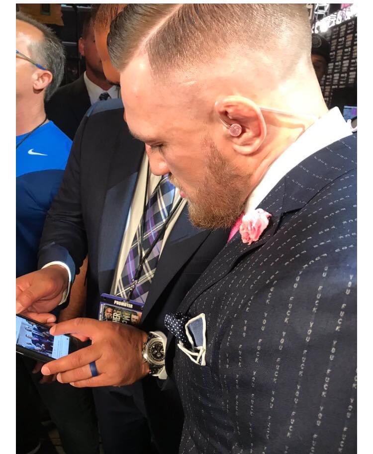 NotoriousJesse's tweet photo. an iconic moment in combat sports history….
The day Conor McGregor pulled out the pinstripes 😄🖕🖕
#MayMac #TheIcon #TheMcGregorTeam #TMT #FookTheMayweathers https://t.co/NkWxdA5ffp