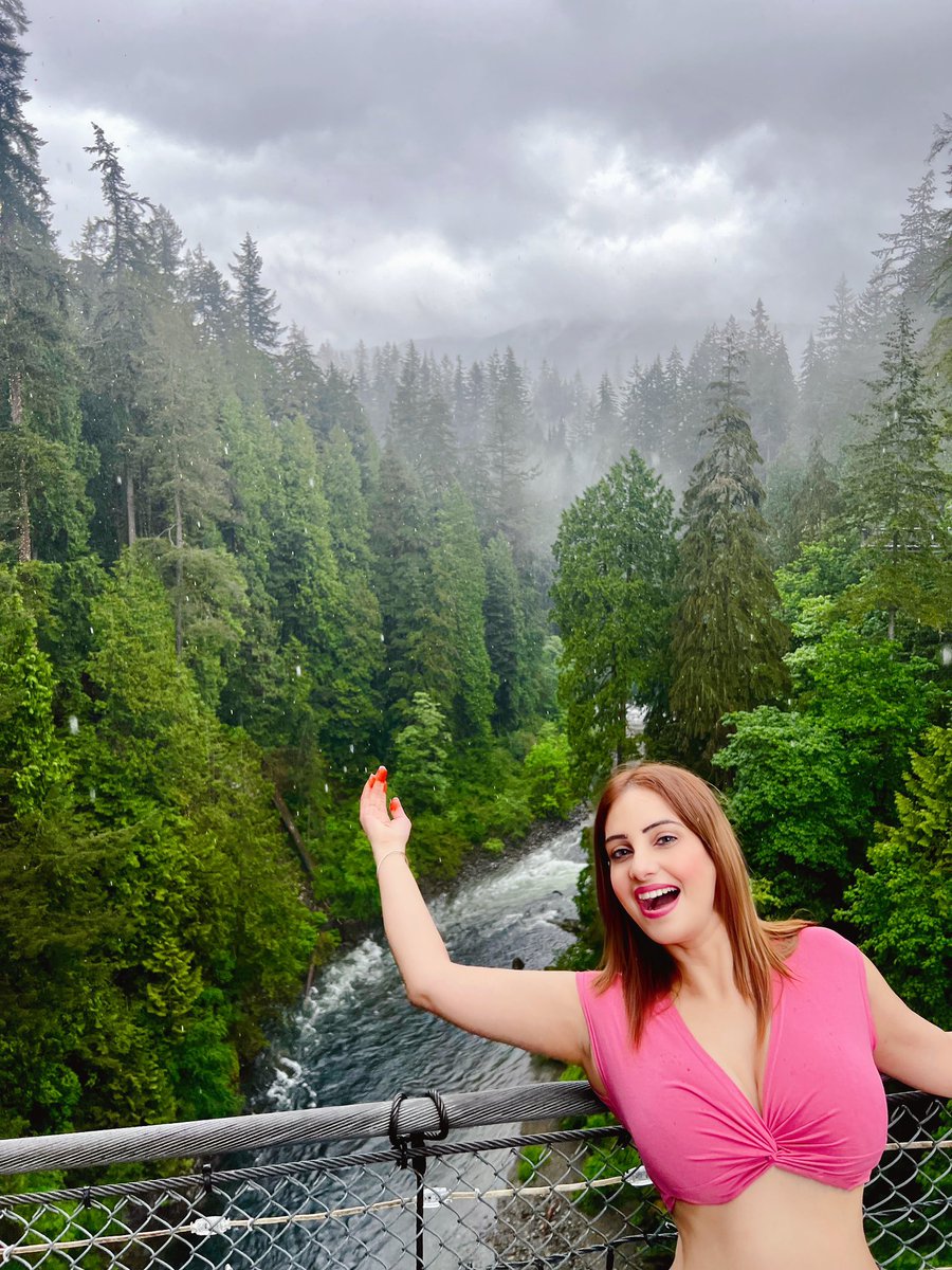 AnchorPiya's tweet photo. Capilano Suspension Bridge Park Raincouver Oops Vancouver 😂😂 #alwaysraining #vancouver #canada #trip #memories #sightseeing #travelphotography #travelvlog #anchorpiyasharma #loves #travel #style #wearing @kapdabymanioberoi https://t.co/vsJsOgnnX3
