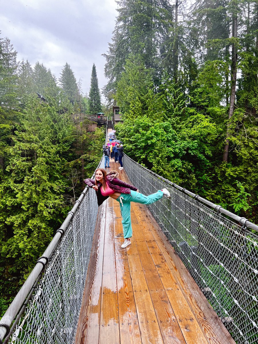 AnchorPiya's tweet photo. Capilano Suspension Bridge Park Raincouver Oops Vancouver 😂😂 #alwaysraining #vancouver #canada #trip #memories #sightseeing #travelphotography #travelvlog #anchorpiyasharma #loves #travel #style #wearing @kapdabymanioberoi https://t.co/vsJsOgnnX3