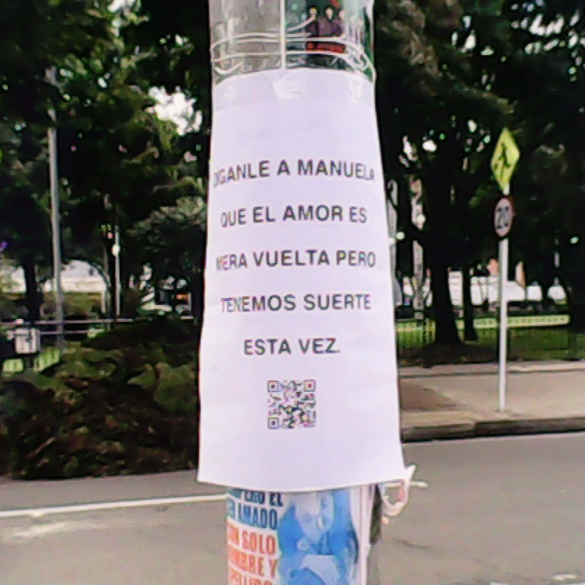 callmepavlo's tweet photo. Si ven estos carteles por la ciudad (Bogotá y Medellín) escaneen el QR, les tengo una sorpresa 🖤🖤🖤

DÍGANLE QUE EL AMOR ES MERA VUELTA PERO TENEMOS SUERTE ESTA VEZ https://t.co/PS0sJvsYoz
