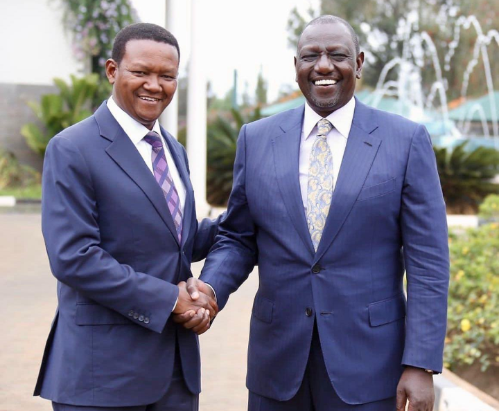 Cherera001's tweet photo. @DrAlfredMutua trying to fake his smile😂😂🤝 https://t.co/GtDe0UvAGp